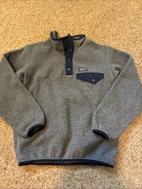 Patagonia kids 10M  Gray Snap Pullover Fleece with Navy Trim